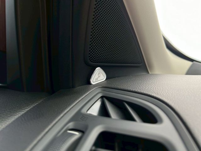 只跑6萬而已~加裝盲點/內裝乾淨漂亮/便宜的休旅 要買要快喔  第15張相片