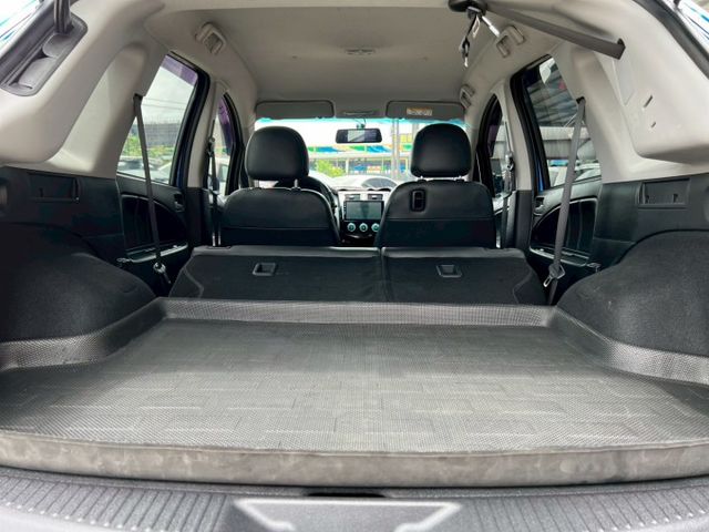 輕鬆型1.5L小車大空間 載貨載小孩第一首選/電動尾門+倒車顯影/媽媽想買車接送小孩可以考慮喔~  第19張相片