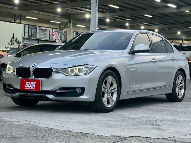 320i M Sport 定期保養不怕漏油/尾燈已改裝好/車內環保材料都正常  第1張相片
