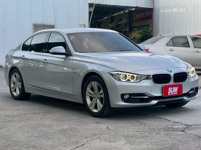 320i M Sport 定期保養不怕漏油/尾燈已改裝好/車內環保材料都正常  第3張相片