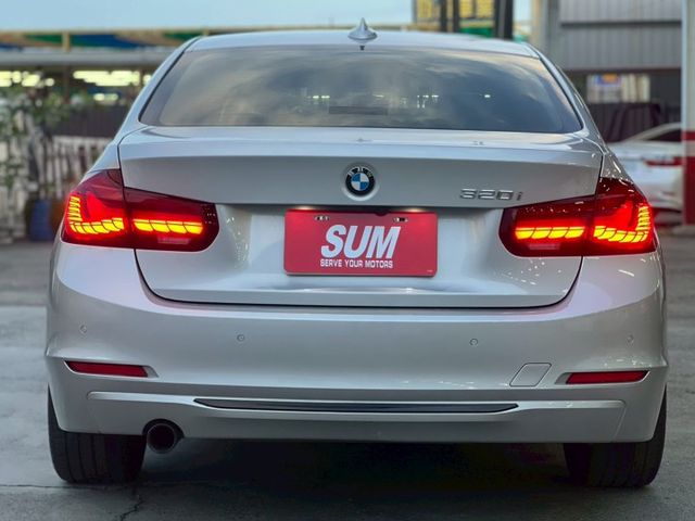 320i M Sport 定期保養不怕漏油/尾燈已改裝好/車內環保材料都正常  第5張相片