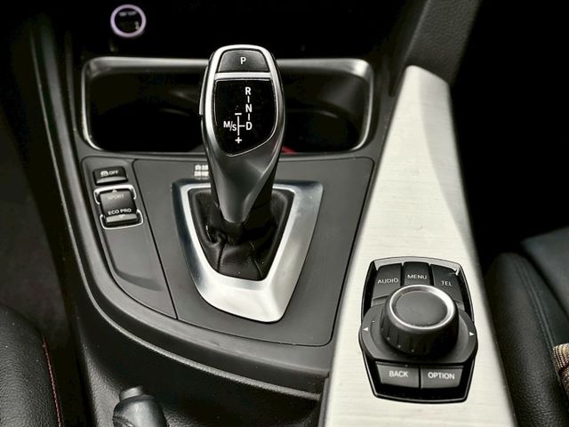 320i M Sport 定期保養不怕漏油/尾燈已改裝好/車內環保材料都正常  第12張相片