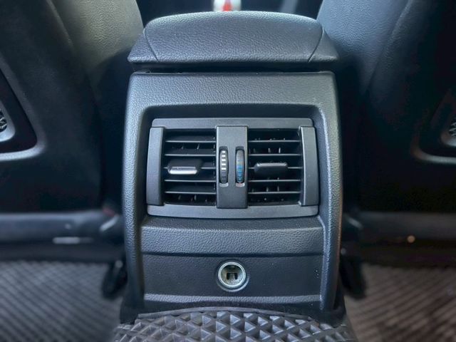 320i M Sport 定期保養不怕漏油/尾燈已改裝好/車內環保材料都正常  第19張相片