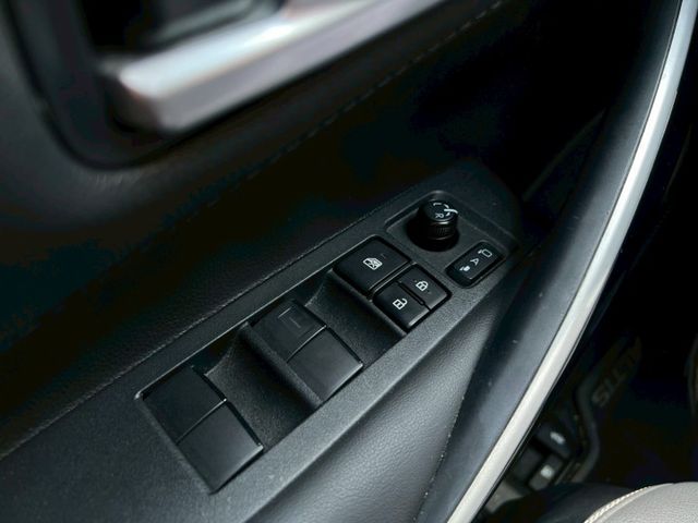 車輛整備中~/尊爵版 跟車盲點配備齊全  第5張相片