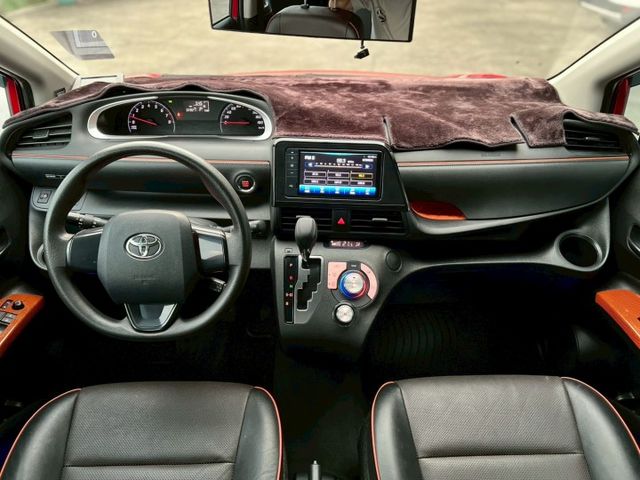 一手車~7人豪華版 | 里程只跑3.2萬 | 里程極低但中泰有保障 | 倒車顯影+前車距雷達 | 定速 |  第7張相片
