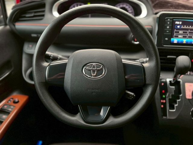 一手車~7人豪華版 | 里程只跑3.2萬 | 里程極低但中泰有保障 | 倒車顯影+前車距雷達 | 定速 |  第9張相片
