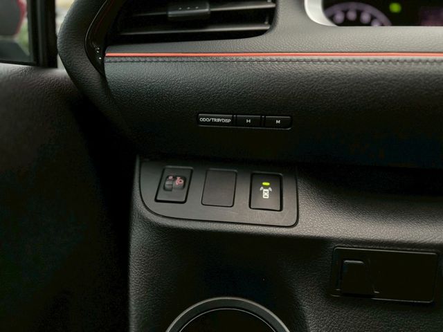 一手車~7人豪華版 | 里程只跑3.2萬 | 里程極低但中泰有保障 | 倒車顯影+前車距雷達 | 定速 |  第13張相片
