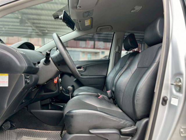 一手車~里程只跑12萬 | 代步絕佳工具 | 前後雷達 市區停車方便 | 雨季來臨 快來把小鴨開回家  第16張相片