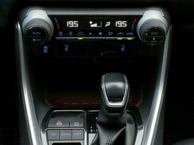 一手車 | 油電旗艦版  環景 | ACC跟車系統 | 車道偏移系統 | 安全配備齊全  第12張相片