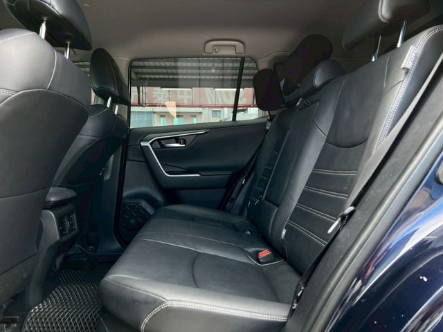 一手車 | 油電旗艦版  環景 | ACC跟車系統 | 車道偏移系統 | 安全配備齊全  第18張相片