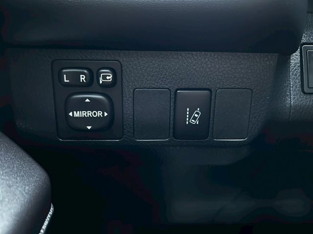 RAV4 2.0L 尊爵版｜里程只跑7.8萬公里｜原廠保養車況超美｜【主駕電動椅】【定速】【車道偏移警示】  第9張相片