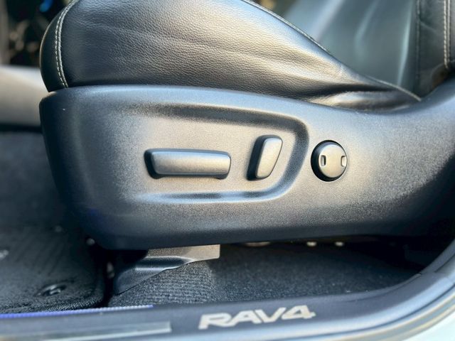 RAV4 2.0L 尊爵版｜里程只跑7.8萬公里｜原廠保養車況超美｜【主駕電動椅】【定速】【車道偏移警示】  第14張相片