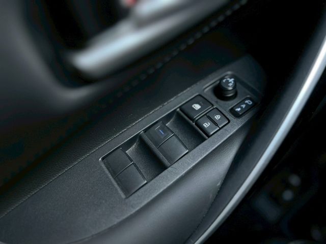 ALTIS汽油豪華版｜神Ａ代步車 輪胎有九成新｜轎車界的不敗神話｜【胎壓偵測】【ACC跟車】【車道偏移警示】  第12張相片