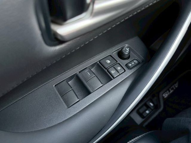 汽油尊爵版｜里程只跑１萬多公里｜2023年12月出廠｜【ｉ-key】【胎壓偵測】【倒車顯影】  第14張相片