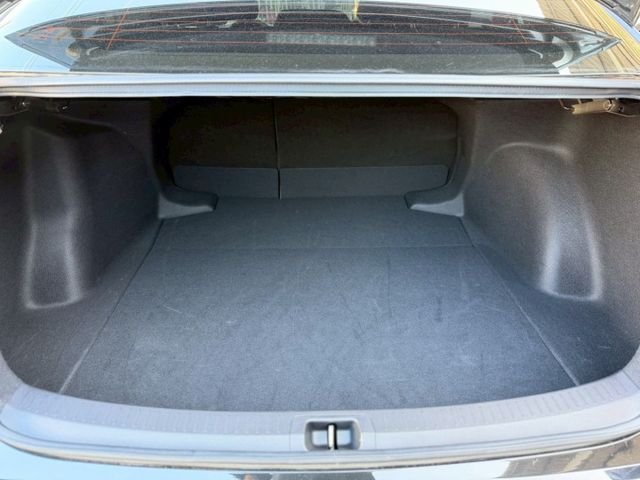 汽油尊爵版｜里程只跑１萬多公里｜2023年12月出廠｜【ｉ-key】【胎壓偵測】【倒車顯影】  第17張相片