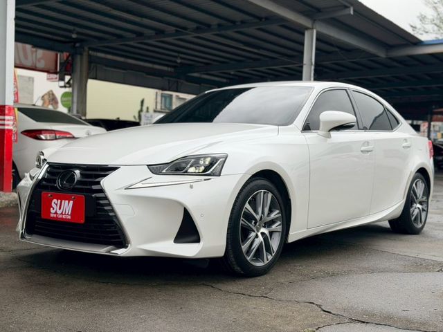 一手車 IS300頂級版｜１月份才剛保養完 內裝維持漂亮｜【盲點偵測】【雙前電冷椅】【方向盤電動調整】  第1張相片