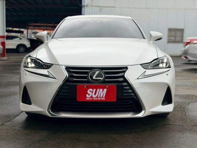 一手車 IS300頂級版｜１月份才剛保養完 內裝維持漂亮｜【盲點偵測】【雙前電冷椅】【方向盤電動調整】  第2張相片