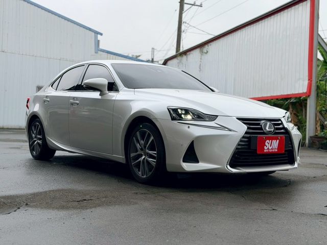 一手車 IS300頂級版｜１月份才剛保養完 內裝維持漂亮｜【盲點偵測】【雙前電冷椅】【方向盤電動調整】  第3張相片