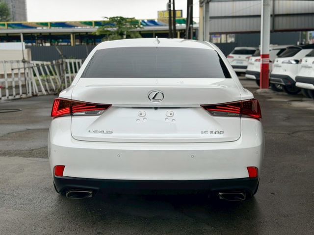 一手車 IS300頂級版｜１月份才剛保養完 內裝維持漂亮｜【盲點偵測】【雙前電冷椅】【方向盤電動調整】  第5張相片