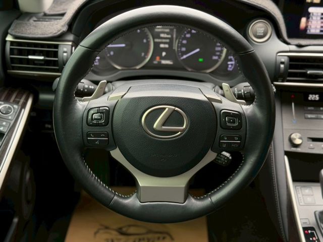 一手車 IS300頂級版｜１月份才剛保養完 內裝維持漂亮｜【盲點偵測】【雙前電冷椅】【方向盤電動調整】  第8張相片