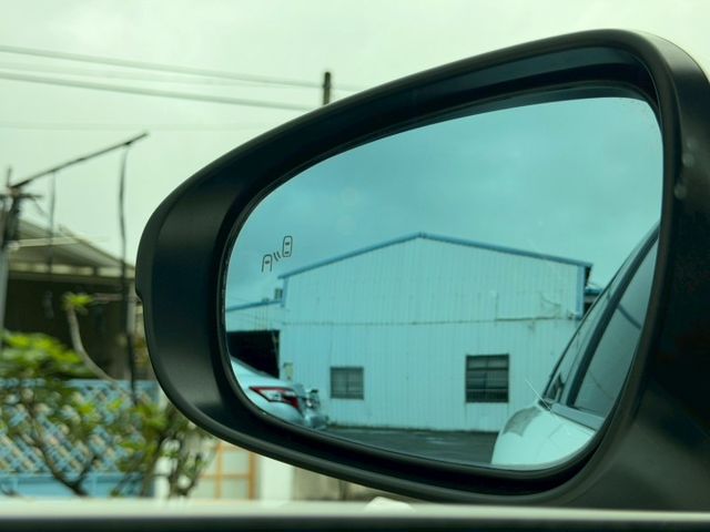 一手車 IS300頂級版｜１月份才剛保養完 內裝維持漂亮｜【盲點偵測】【雙前電冷椅】【方向盤電動調整】  第16張相片