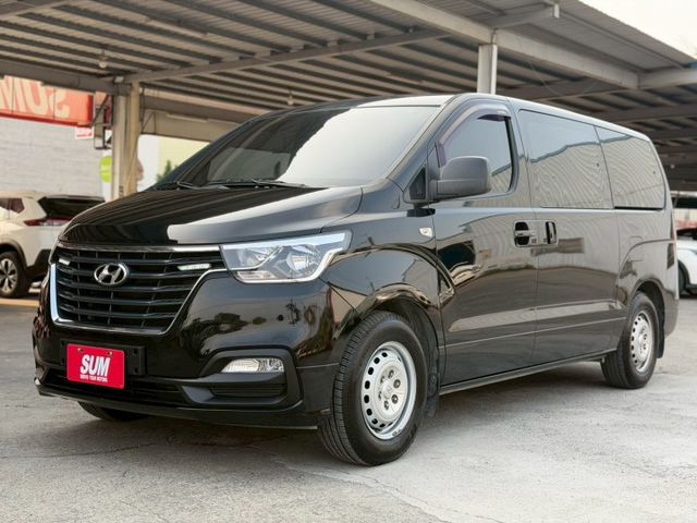 2.5L八人座 尊貴版 柴油引擎+渦輪增壓｜４顆輪胎剛換 有九成新 今年一月剛保養完｜【定速】【日行燈】  第1張相片