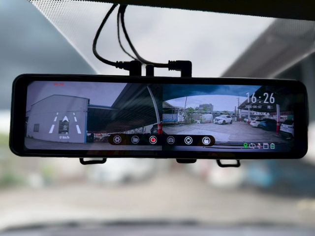 絕版小鴨 超低里程但有保障｜輪胎是2025年的 還有九成新｜【方向盤音響控制】【電動後視鏡】【前後行車紀錄】  第14張相片