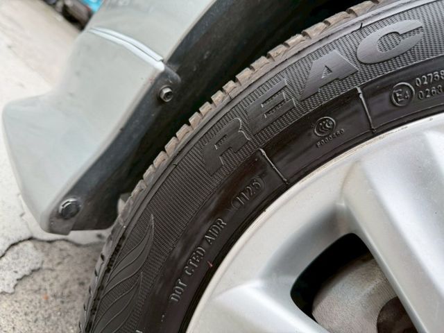 絕版小鴨 超低里程但有保障｜輪胎是2025年的 還有九成新｜【方向盤音響控制】【電動後視鏡】【前後行車紀錄】  第20張相片