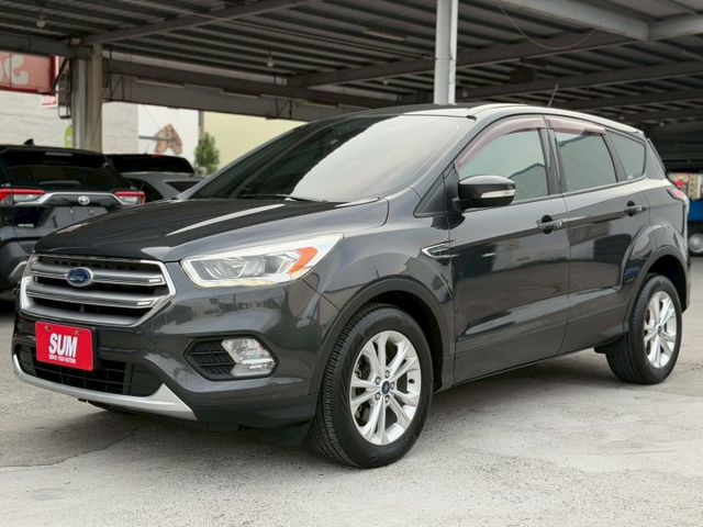 Kuga EcoBoost 180雅緻型｜不用30萬就可以買休旅｜雖然排氣量只有1.5L 可是踩起來還是很有力  第1張相片