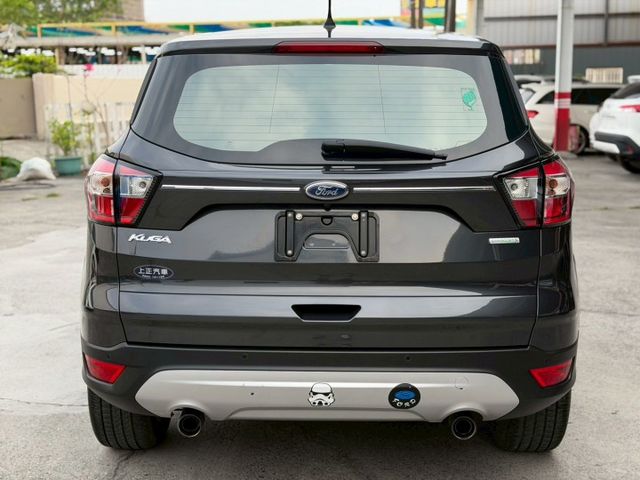 Kuga EcoBoost 180雅緻型｜不用30萬就可以買休旅｜雖然排氣量只有1.5L 可是踩起來還是很有力  第5張相片