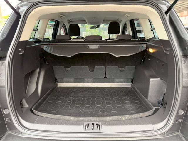 Kuga EcoBoost 180雅緻型｜不用30萬就可以買休旅｜雖然排氣量只有1.5L 可是踩起來還是很有力  第15張相片