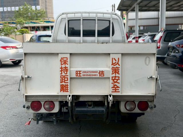 【整備中】25年2月出廠｜六人座雙廂自排｜4/22剛換四顆新輪胎｜加裝升降尾門 載貨更方便  第5張相片