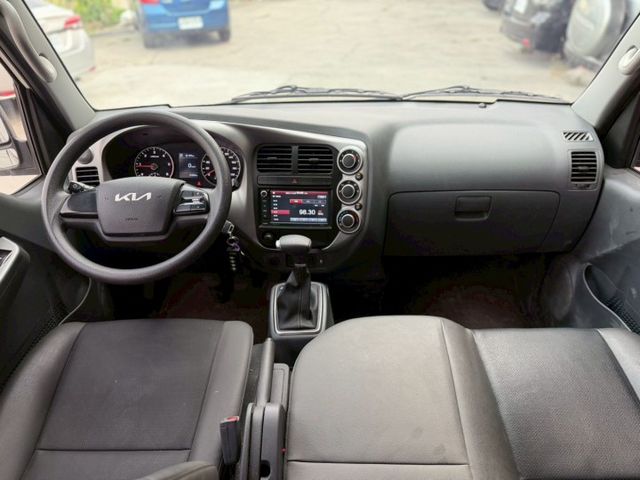 【整備中】25年2月出廠｜六人座雙廂自排｜4/22剛換四顆新輪胎｜加裝升降尾門 載貨更方便  第6張相片