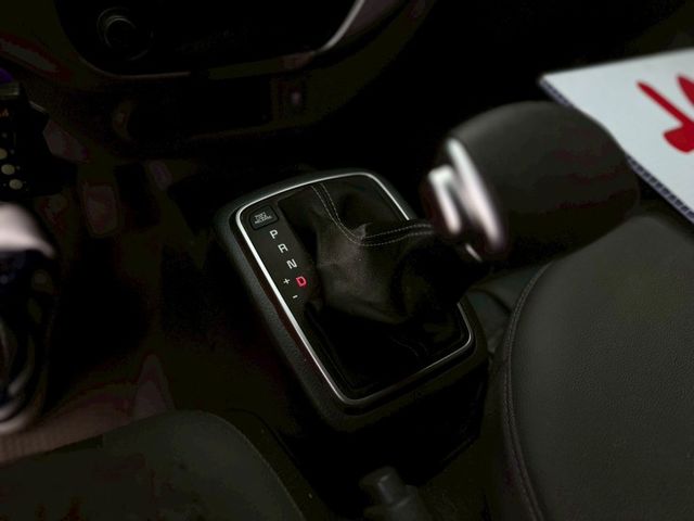 【整備中】25年2月出廠｜六人座雙廂自排｜4/22剛換四顆新輪胎｜加裝升降尾門 載貨更方便  第11張相片