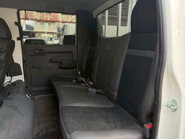 【整備中】25年2月出廠｜六人座雙廂自排｜4/22剛換四顆新輪胎｜加裝升降尾門 載貨更方便  第13張相片