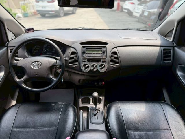 INNOVA 2.0L自排｜里程超低 輪胎剛更換新的｜車子定期保養及調胎｜後座有出風口 內裝也維持得很漂亮  第7張相片