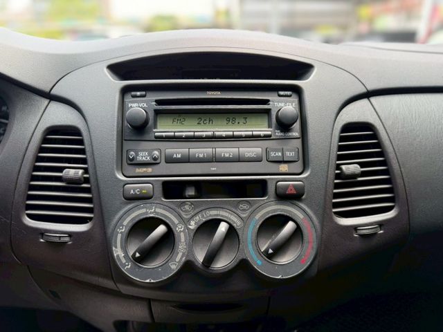 INNOVA 2.0L自排｜里程超低 輪胎剛更換新的｜車子定期保養及調胎｜後座有出風口 內裝也維持得很漂亮  第10張相片