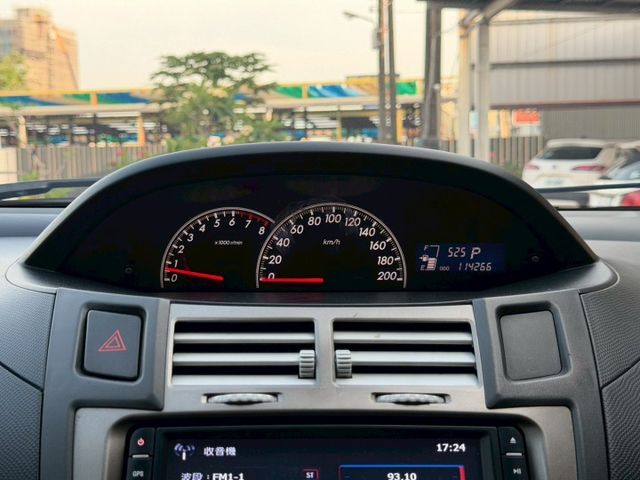 YARIS G Smart版｜ｉ-key可愛小鴨可以輕鬆在城市穿梭｜【恆溫空調】【電動後視鏡】【倒車雷達＋顯影】  第9張相片
