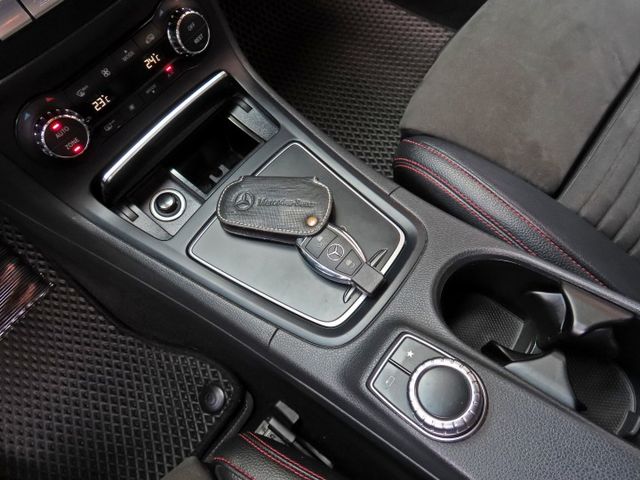 一手 B180 AMG運動版 1.6渦輪增壓/跑9萬多里程/定速系統/I-KEY/倒車顯影/7顆安全氣囊/自動緊急剎車  第14張相片