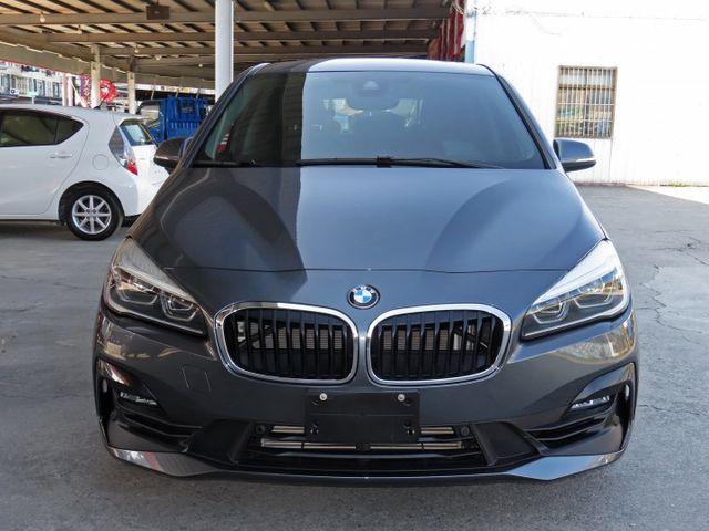 原廠漆稀有一手BMW 218i/跑6.9萬多里程/定速系統/渦輪增壓/I-KEY/導航/倒車顯影/LED頭燈/車道偏移  第3張相片