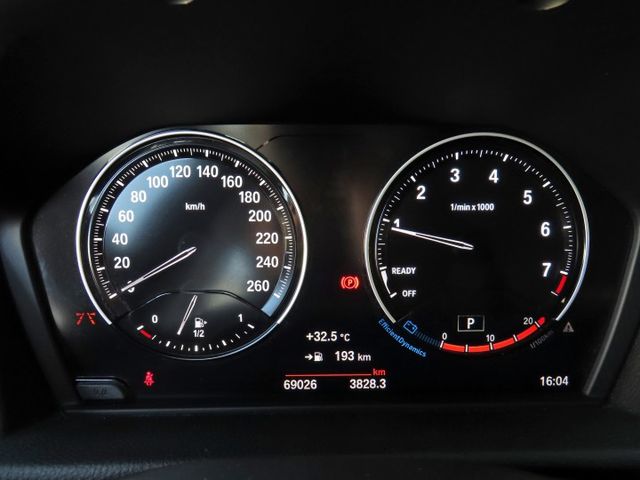 原廠漆稀有一手BMW 218i/跑6.9萬多里程/定速系統/渦輪增壓/I-KEY/導航/倒車顯影/LED頭燈/車道偏移  第5張相片