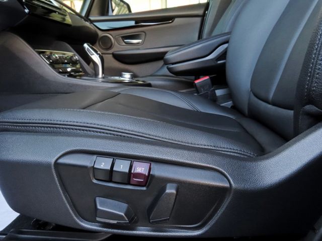 原廠漆稀有一手BMW 218i/跑6.9萬多里程/定速系統/渦輪增壓/I-KEY/導航/倒車顯影/LED頭燈/車道偏移  第16張相片