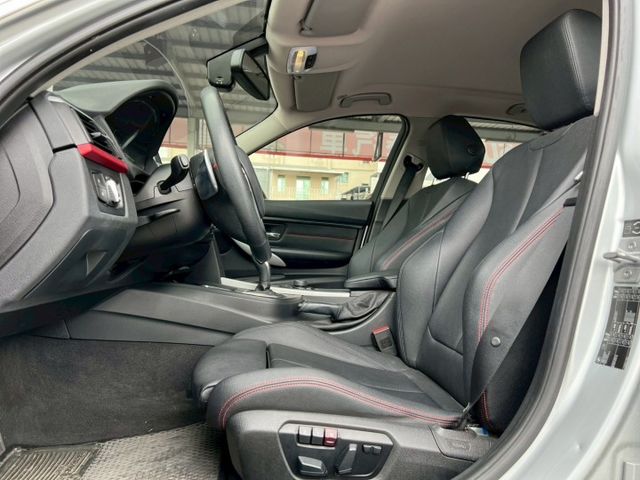 320i M Sport 定期保養不怕漏油/尾燈已改裝好/車內環保材料都正常  第14張相片