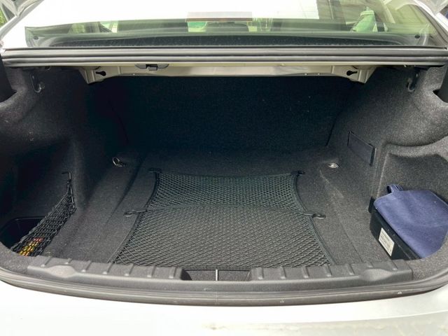 320i M Sport 定期保養不怕漏油/尾燈已改裝好/車內環保材料都正常  第20張相片