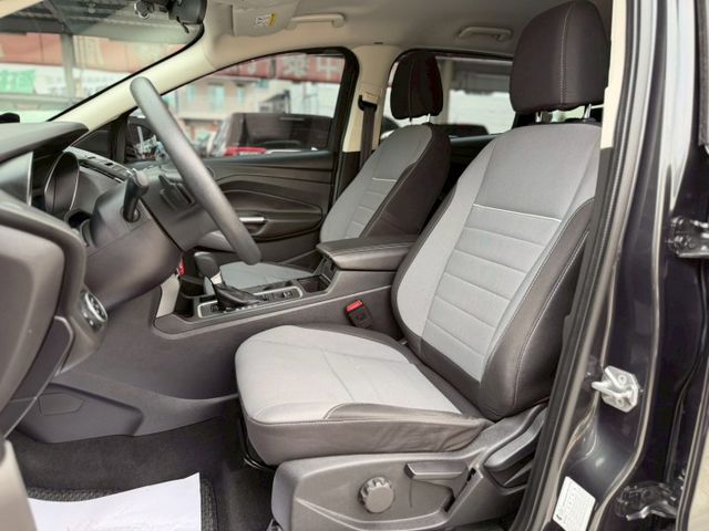Kuga EcoBoost 180雅緻型｜不用30萬就可以買休旅｜雖然排氣量只有1.5L 可是踩起來還是很有力  第13張相片