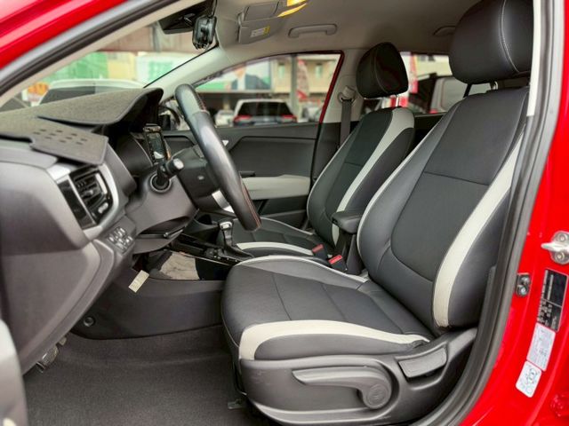 1.4L時尚版｜原廠保養 小排氣量 稅金便宜｜【盲點偵測】【倒車顯影】【車頂行李架】【恆溫空調】  第17張相片