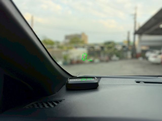 經典版小鴨｜車子配備齊全 車內維持得很好｜【倒車顯影】【前車距雷達】【加裝抬頭顯示器】  第14張相片