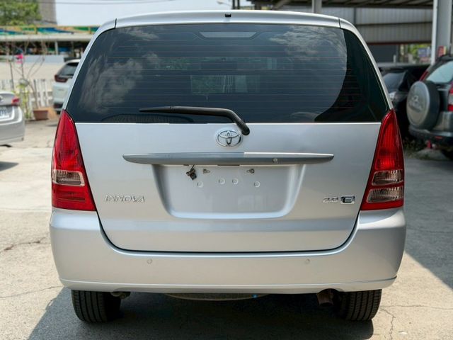 INNOVA 2.0L自排｜里程超低 輪胎剛更換新的｜車子定期保養及調胎｜後座有出風口 內裝也維持得很漂亮  第5張相片