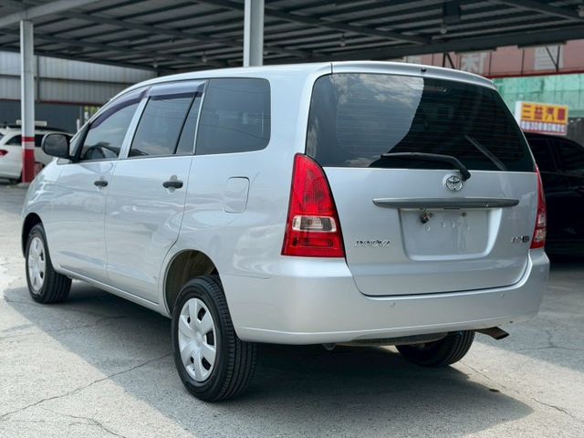 INNOVA 2.0L自排｜里程超低 輪胎剛更換新的｜車子定期保養及調胎｜後座有出風口 內裝也維持得很漂亮  第6張相片