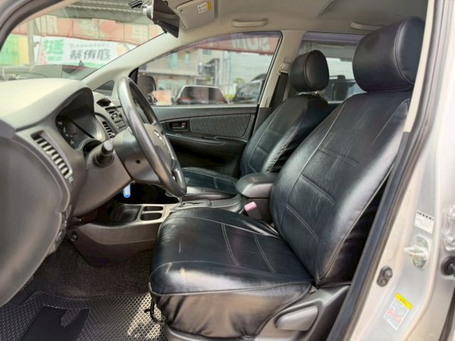 INNOVA 2.0L自排｜里程超低 輪胎剛更換新的｜車子定期保養及調胎｜後座有出風口 內裝也維持得很漂亮  第14張相片
